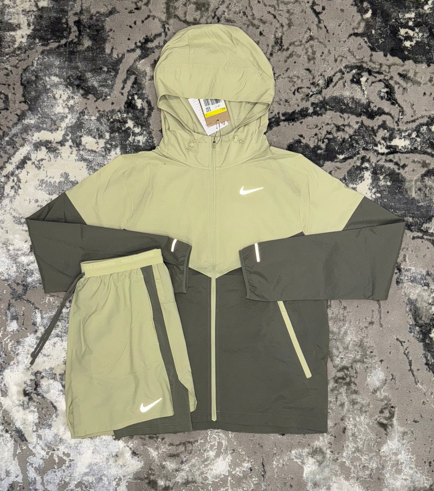 NIKE - REPEL WINDRUNNER SET OLIVE/KHAKI